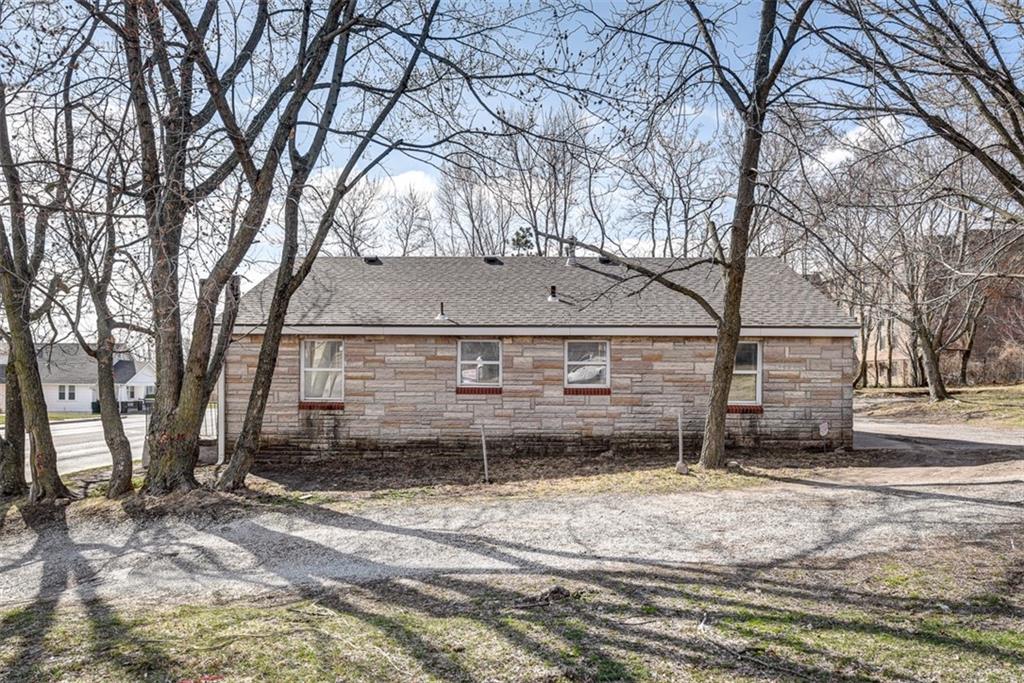 726 N Noland Road Property Photo 7