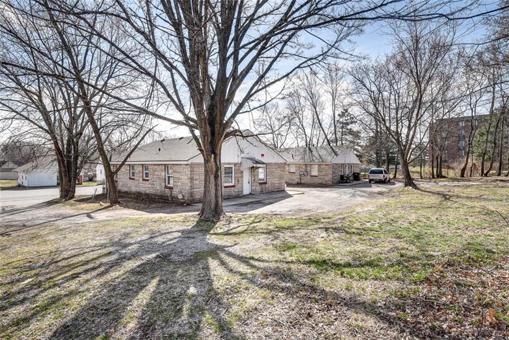 726 N Noland Road Property Photo 9