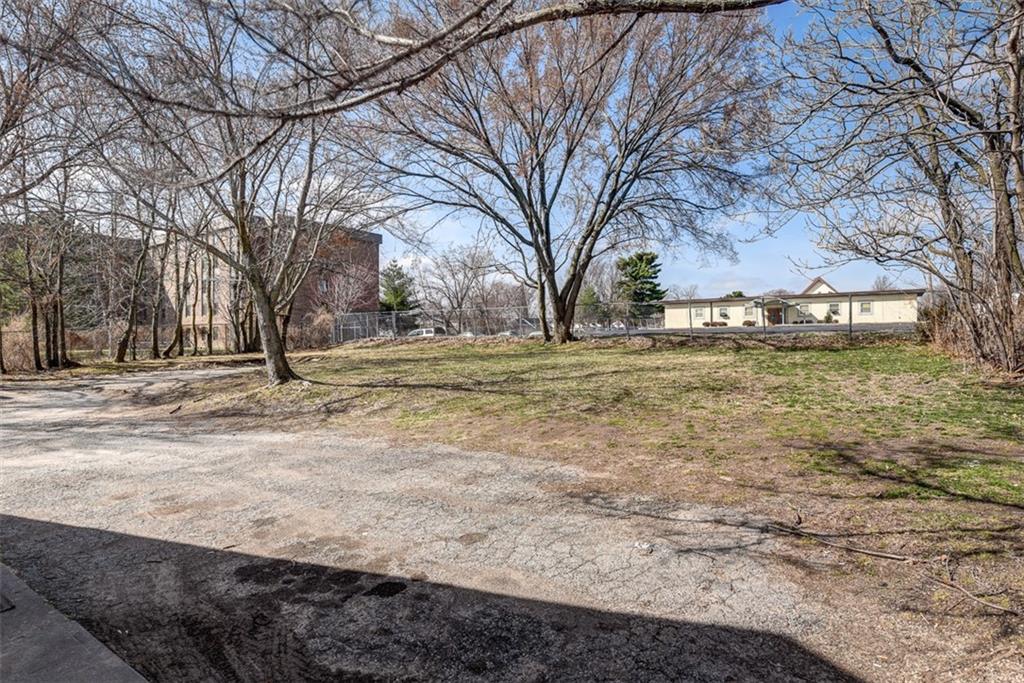 726 N Noland Road Property Photo 10