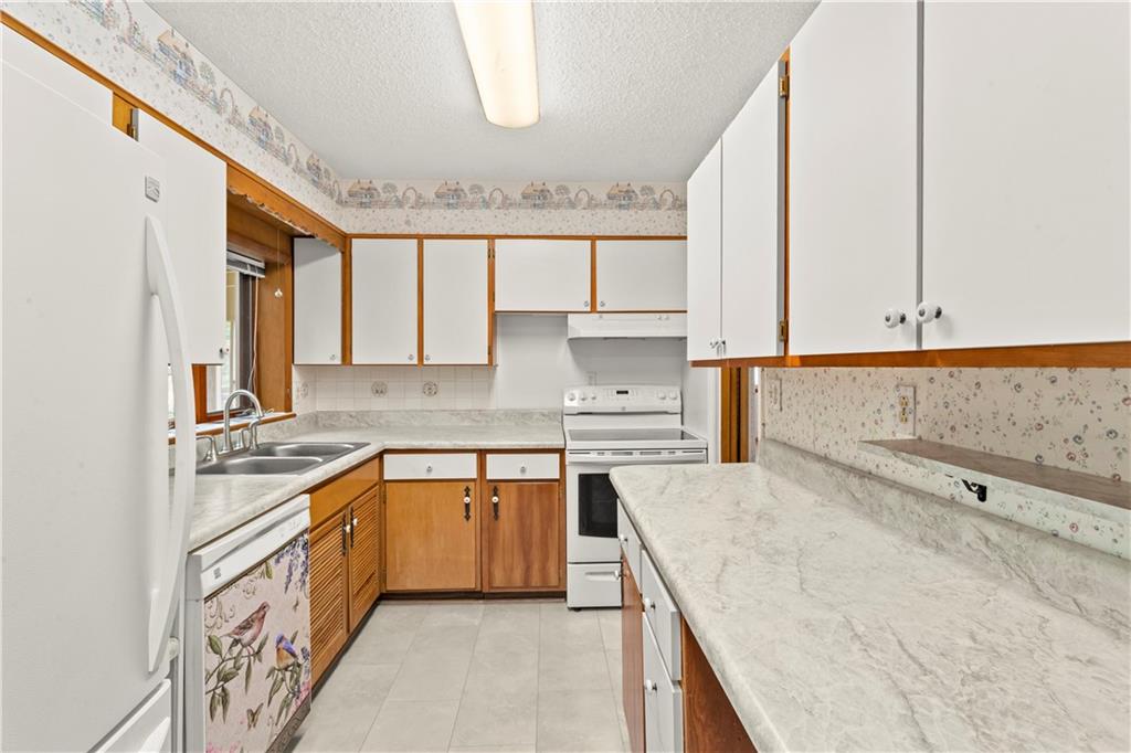 3917 S Spring Street Property Photo 13