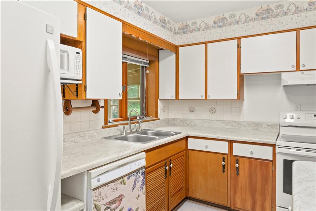 3917 S Spring Street Property Photo 15