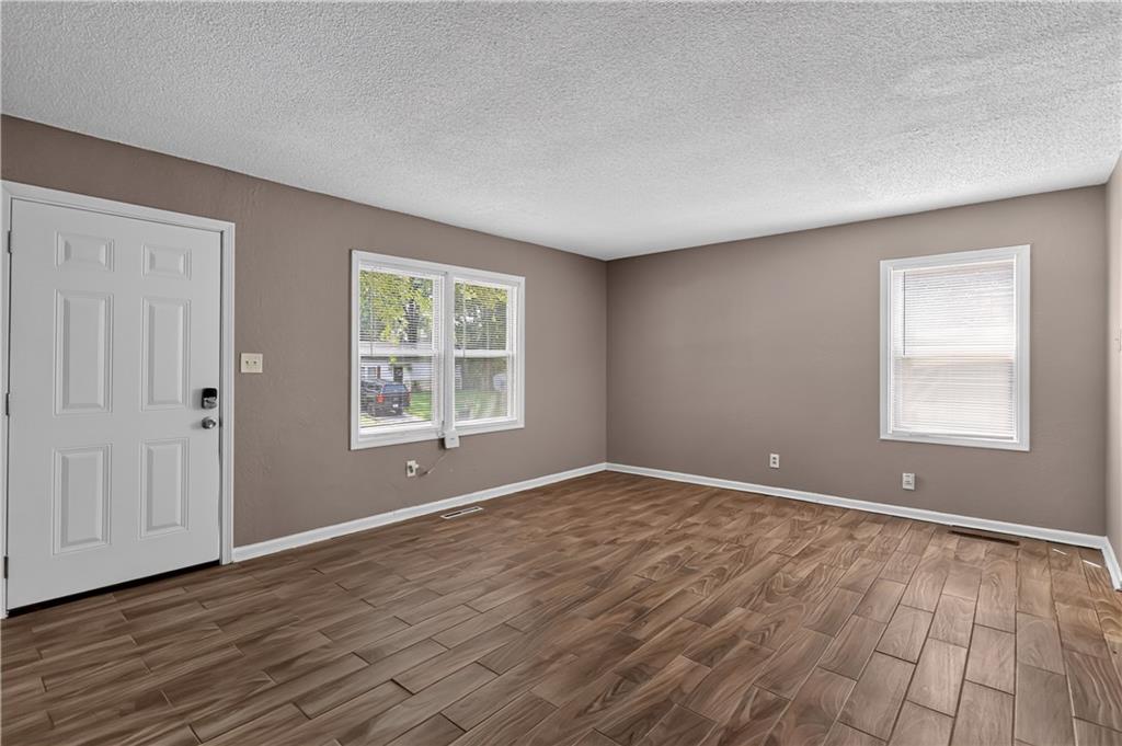 6014 Corona Avenue Property Photo 7