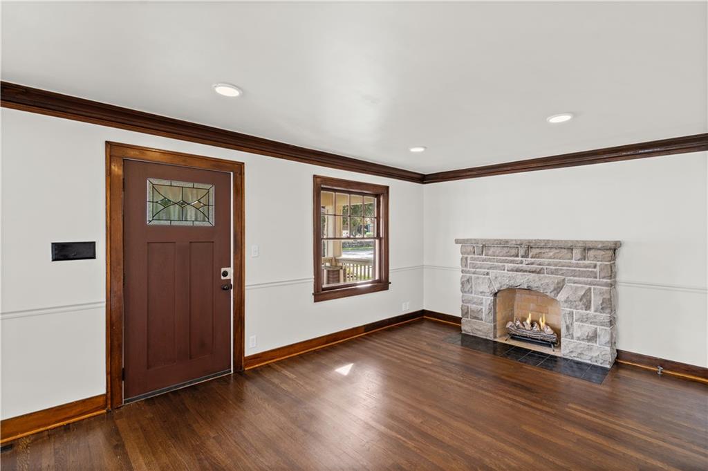 300 E. 75th Street Property Photo 8