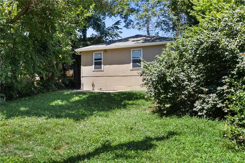 312 Grover Street Property Photo 33