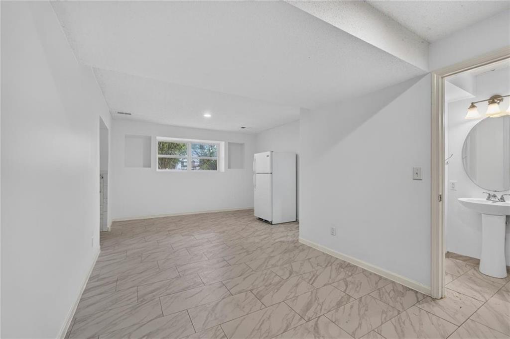 15821 W 152nd Terrace Property Photo 13