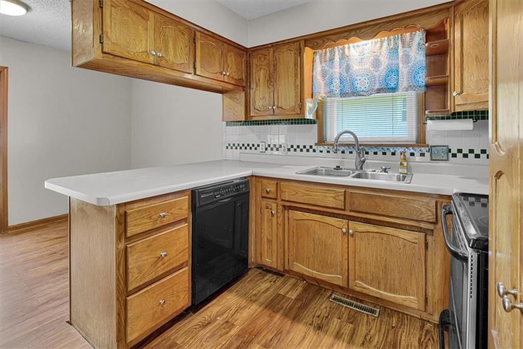 2006 Joy Street Property Photo 20