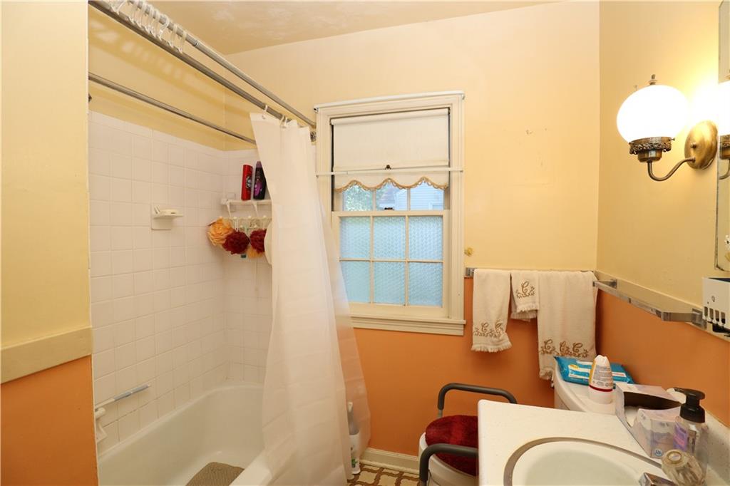 115 E 8th Street Property Photo 8
