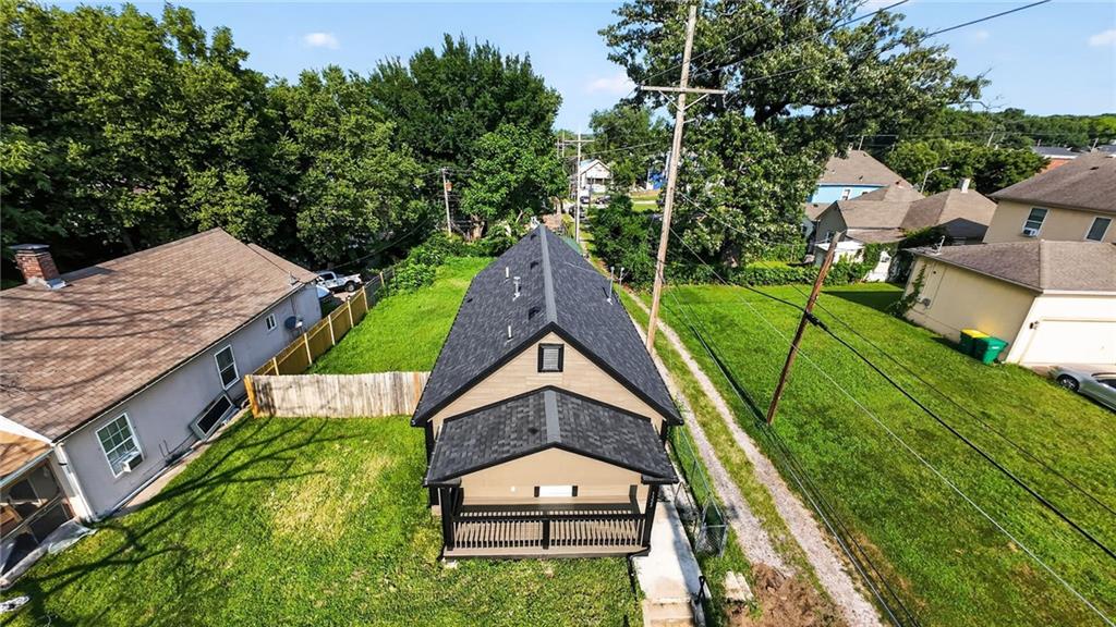 1323 S 38th Street Property Photo 6