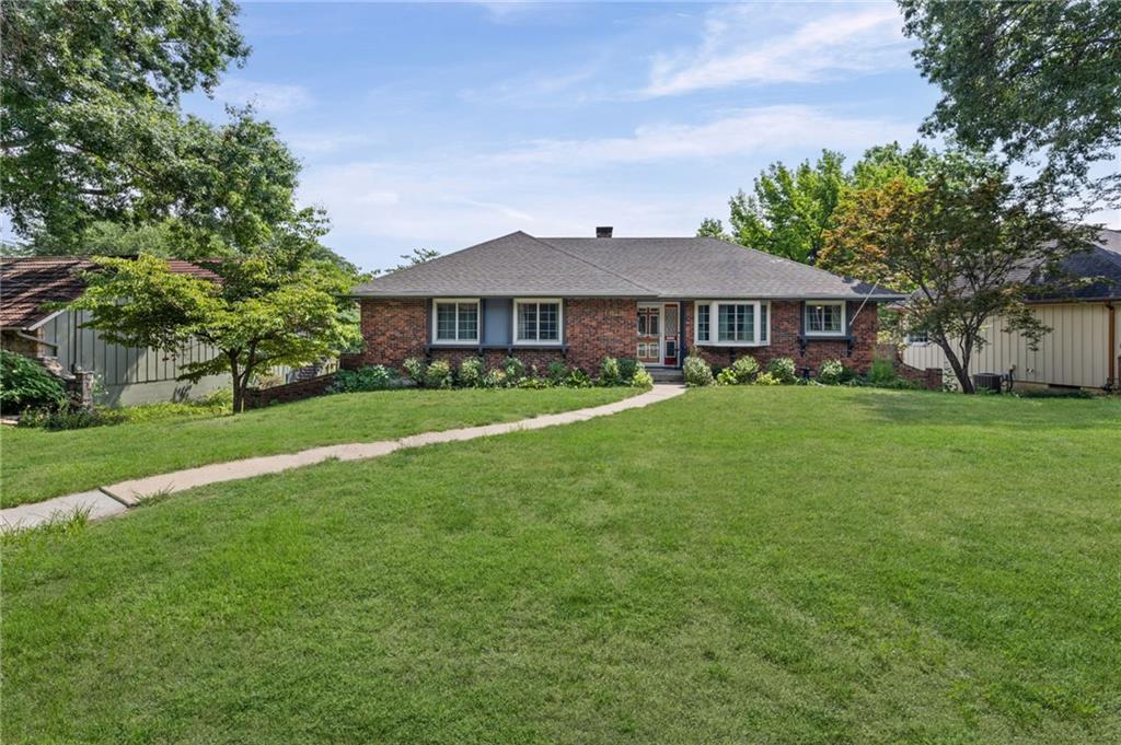 6829 Lakeshore Drive Property Photo 3