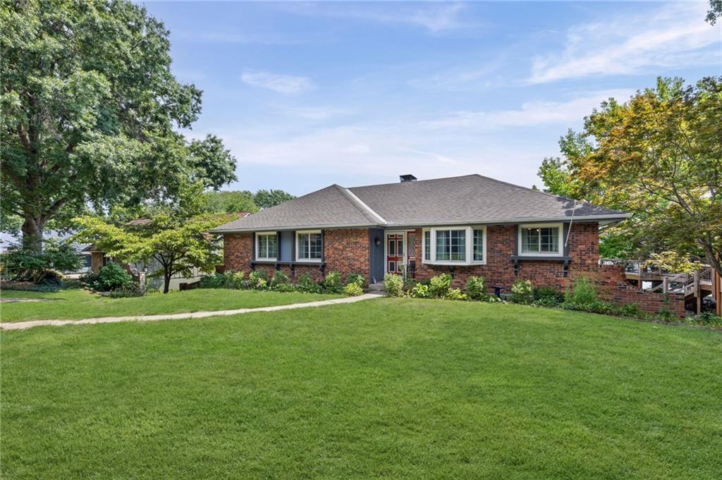 6829 Lakeshore Drive Property Photo 4