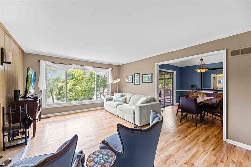 6829 Lakeshore Drive Property Photo 7
