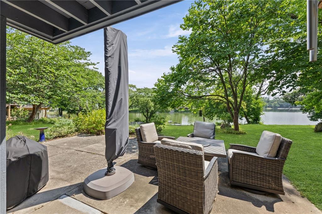6829 Lakeshore Drive Property Photo 7