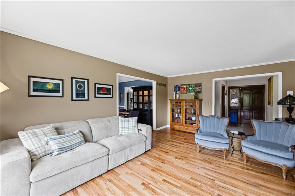 6829 Lakeshore Drive Property Photo 9
