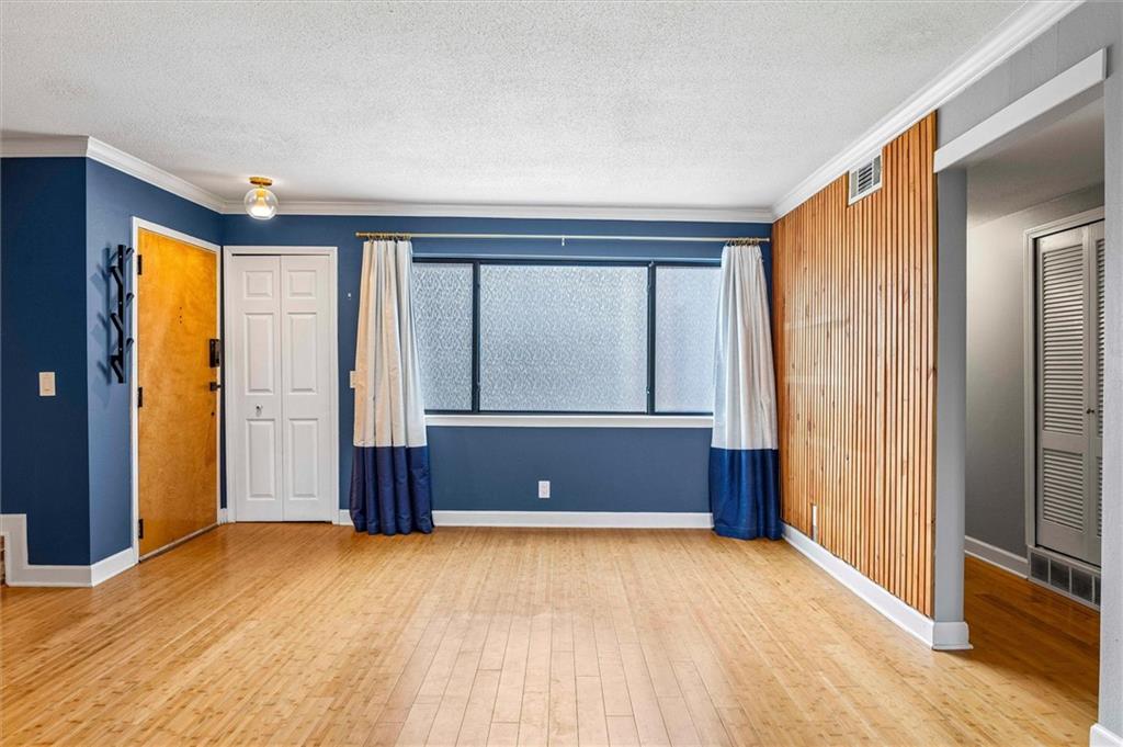 4056 Warwick Boulevard Property Photo 4