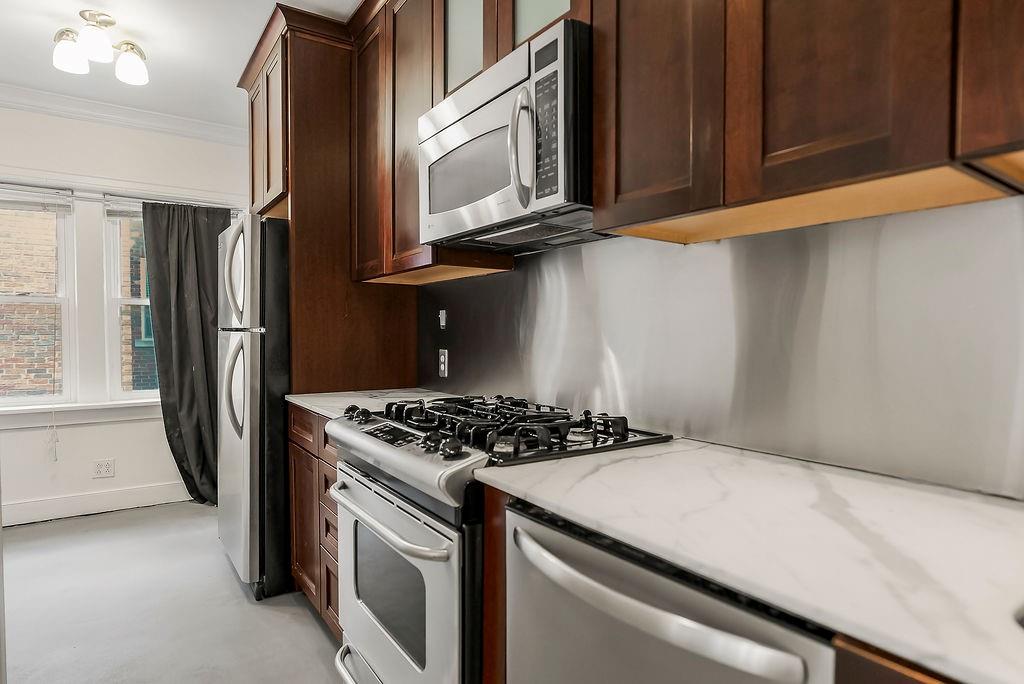 700 W 48th Street Property Photo 19