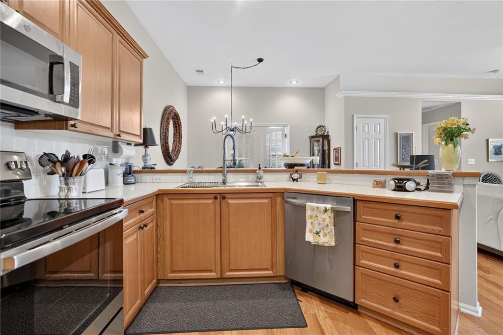 18560 W 158th Place Property Photo 8