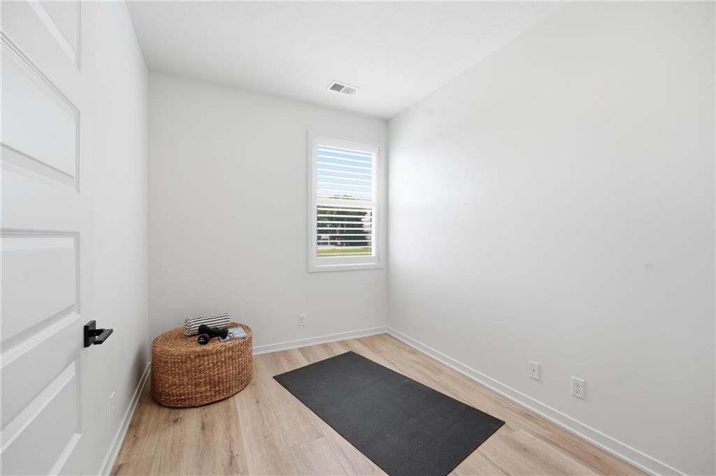 2132 Sw Wheatfield Drive Property Photo 8