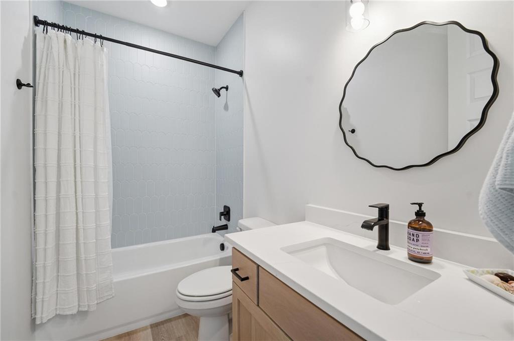 2132 Sw Wheatfield Drive Property Photo 10
