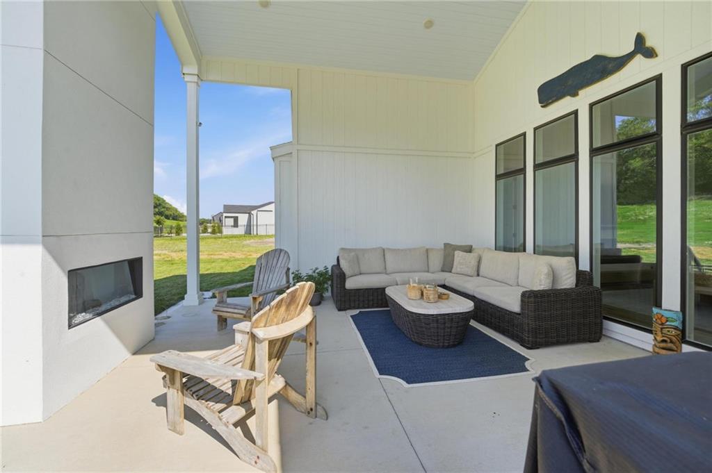 2132 Sw Wheatfield Drive Property Photo 44