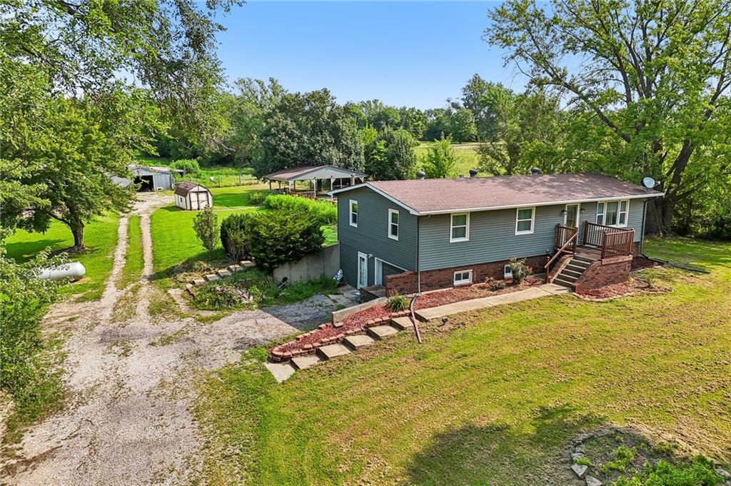 19950 Parallel Road Property Photo 1