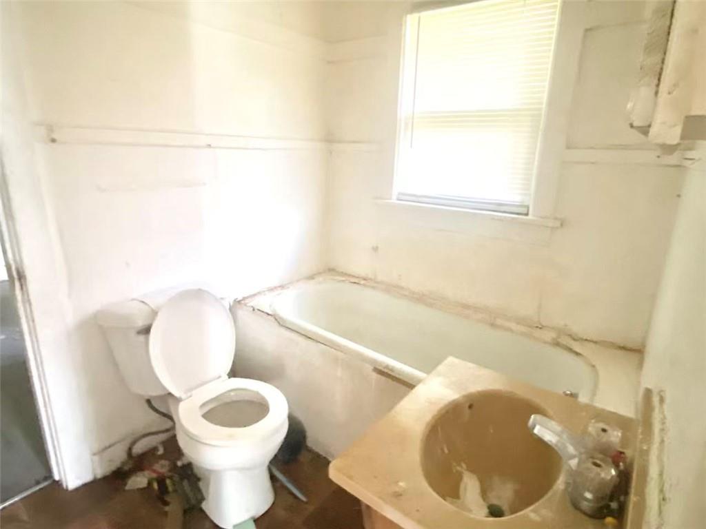 3015 E 60th Street Property Photo 3