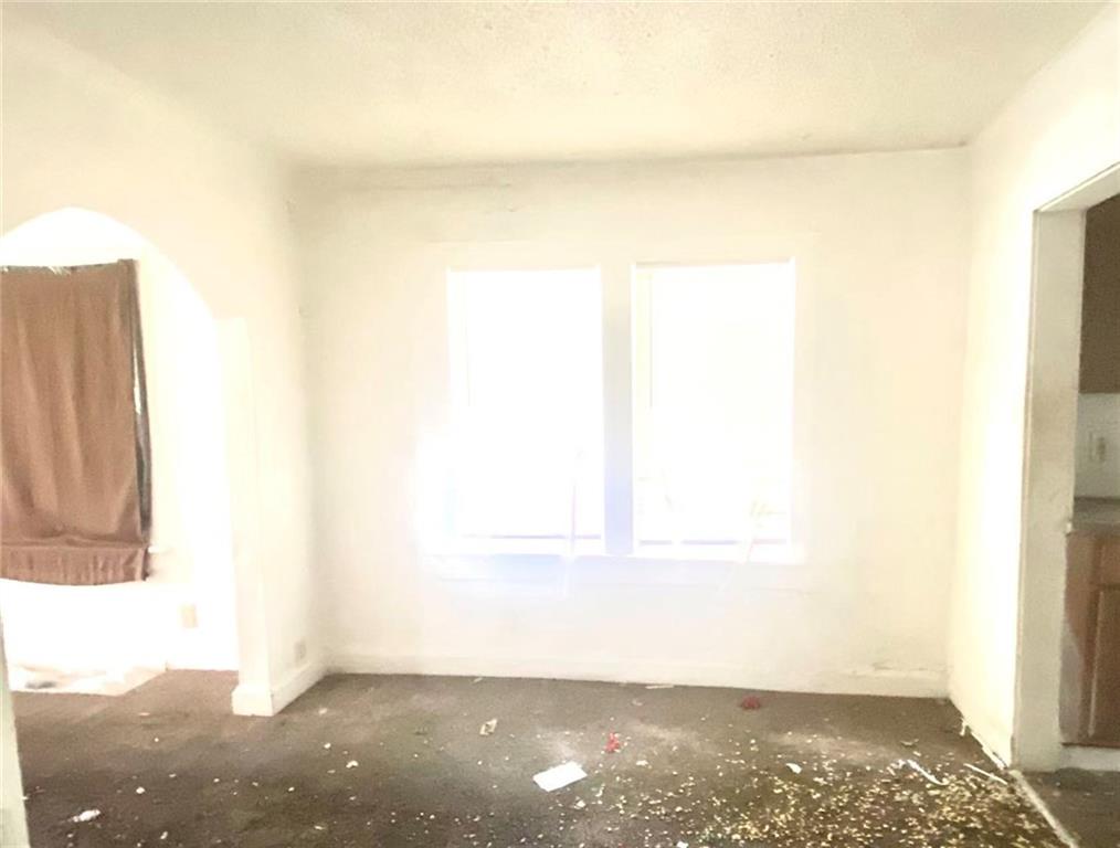 3015 E 60th Street Property Photo 6