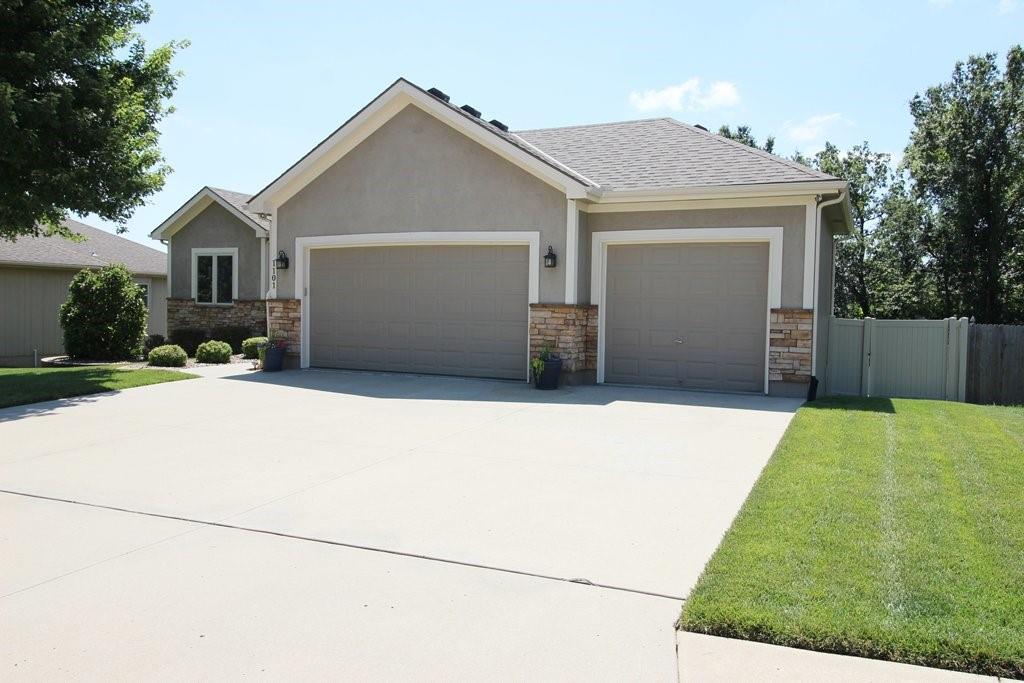 1101 Nw Pecan Drive Property Photo 4