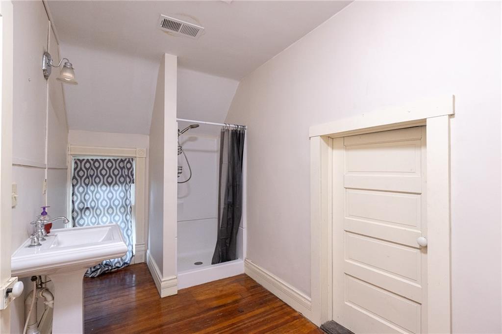 1919 South Street Property Photo 33