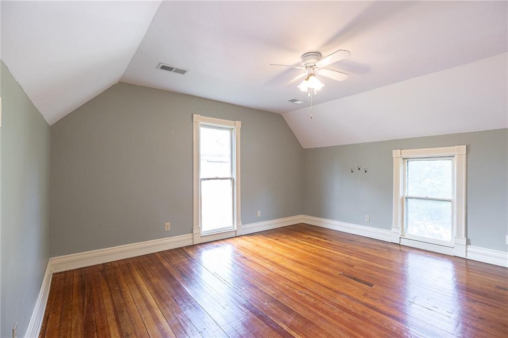 1919 South Street Property Photo 34