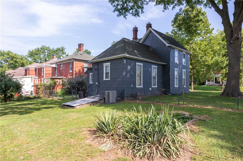 1919 South Street Property Photo 49