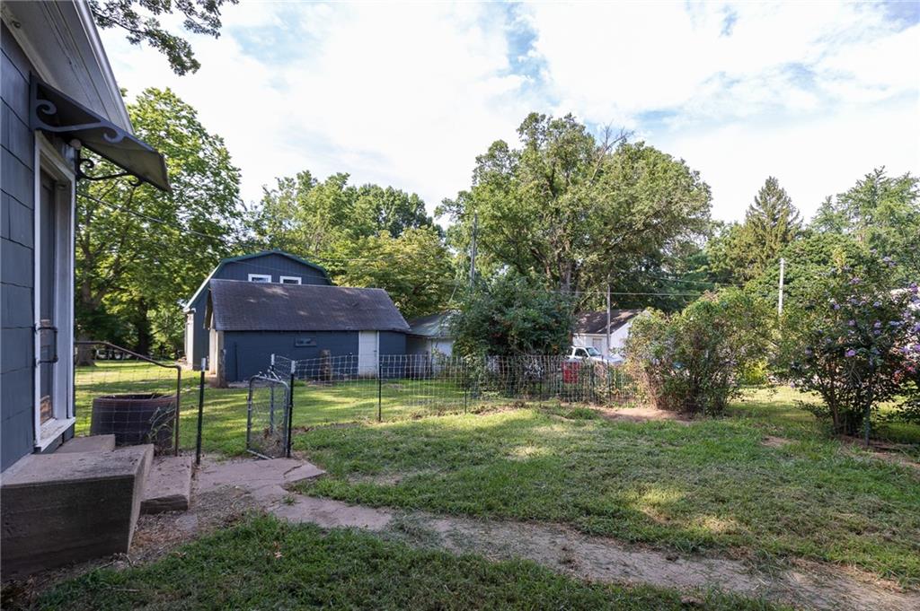 1919 South Street Property Photo 50