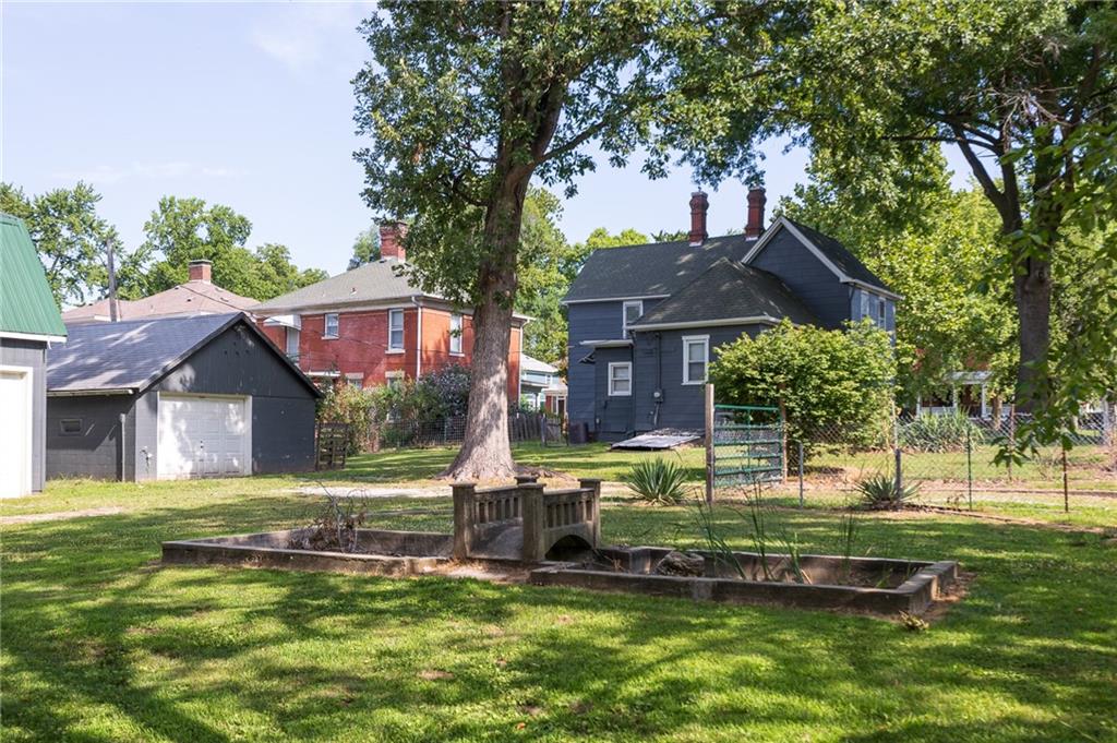 1919 South Street Property Photo 53