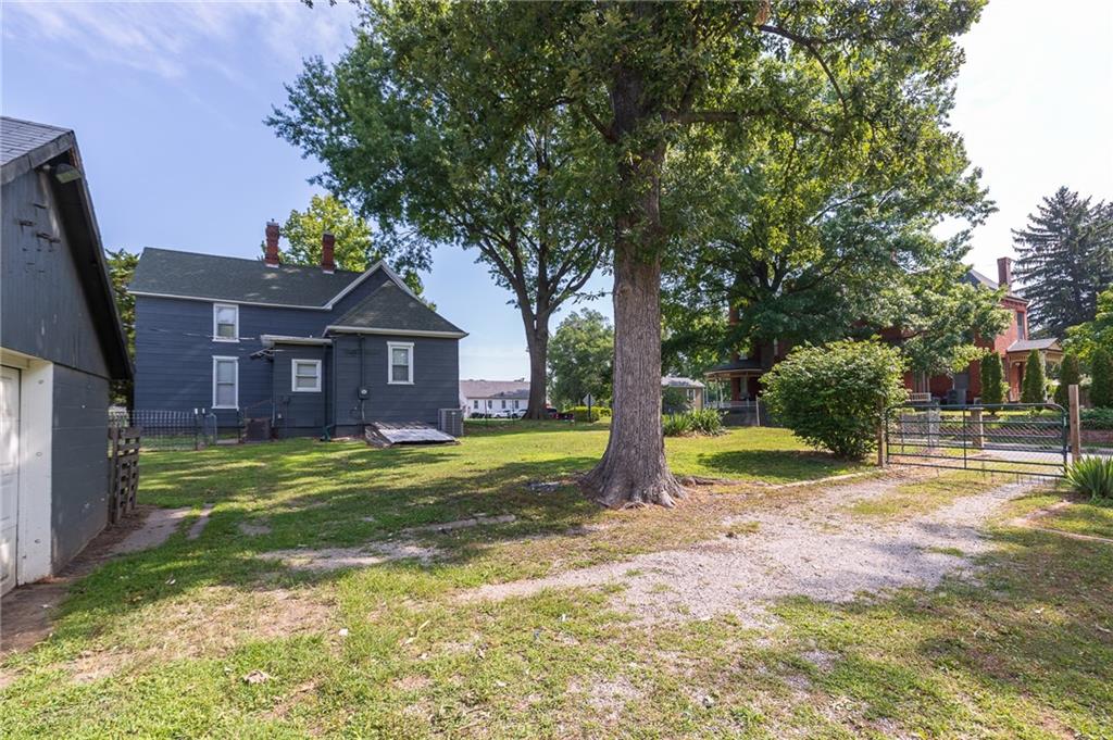 1919 South Street Property Photo 54