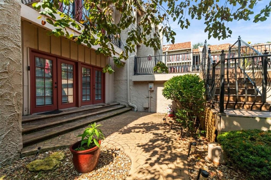 1111 W 46th Street Property Photo 6