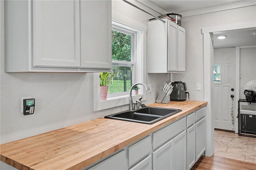 633 Oak Street Property Photo 8