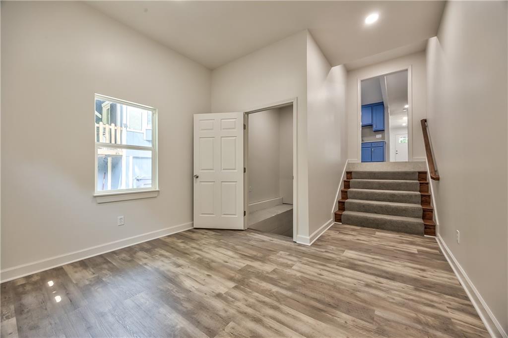 1426 S Home Avenue Property Photo 3