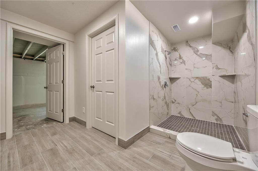 1426 S Home Avenue Property Photo 4