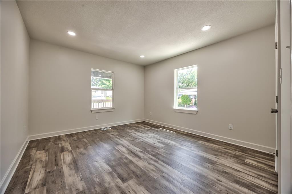1426 S Home Avenue Property Photo 12