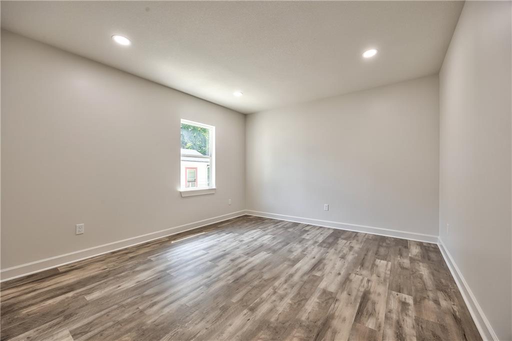 1426 S Home Avenue Property Photo 13