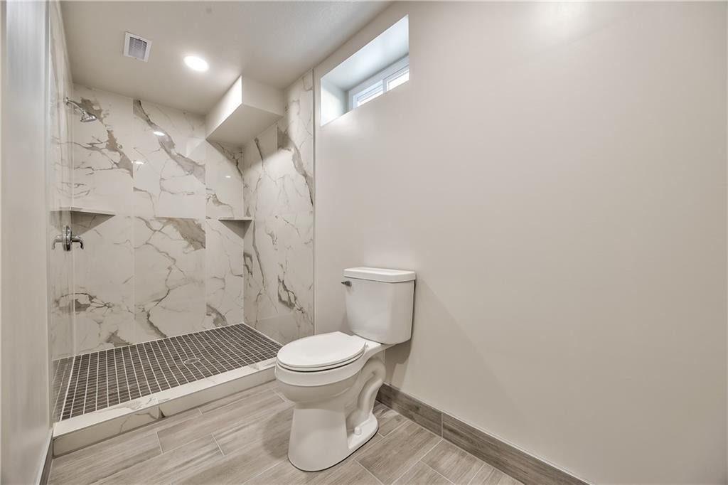 1426 S Home Avenue Property Photo 18