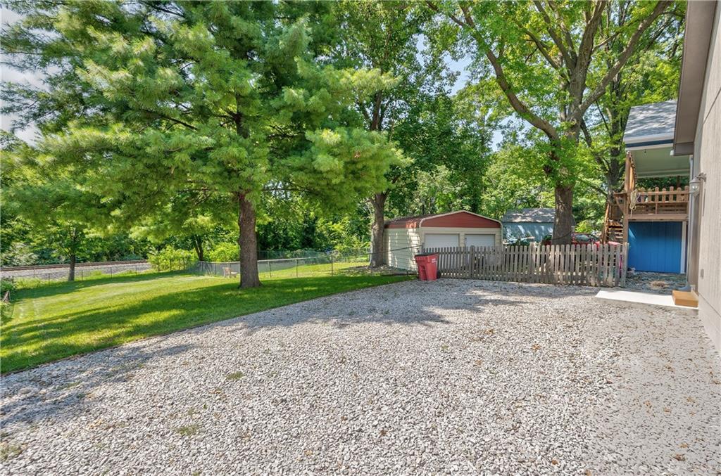 1426 S Home Avenue Property Photo 20