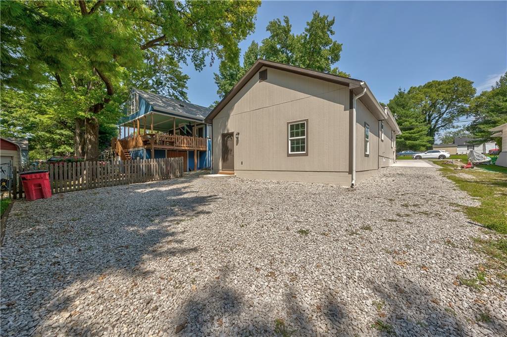 1426 S Home Avenue Property Photo 21