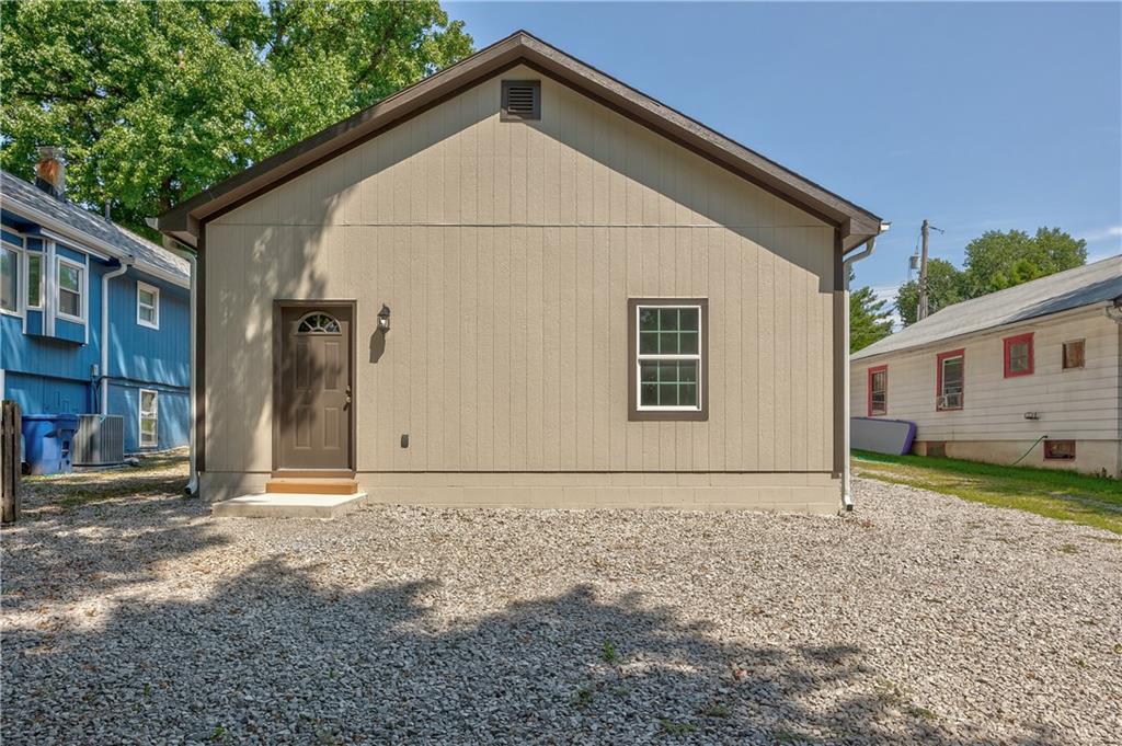 1426 S Home Avenue Property Photo 22