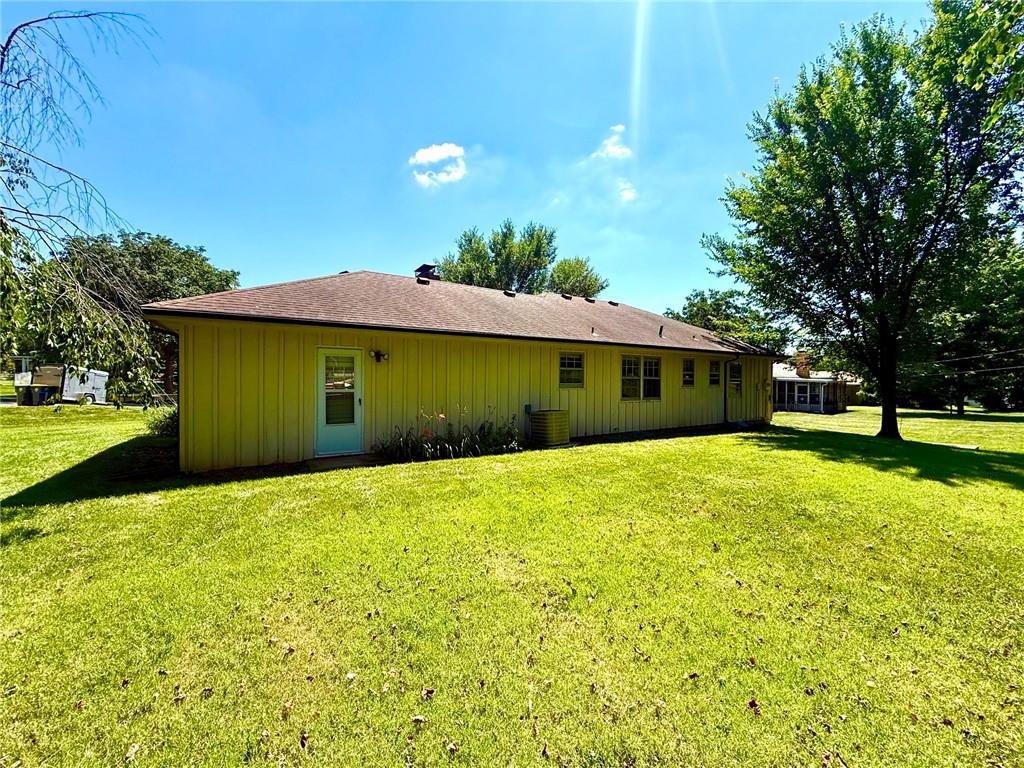 11812 E 48th Street Property Photo 8