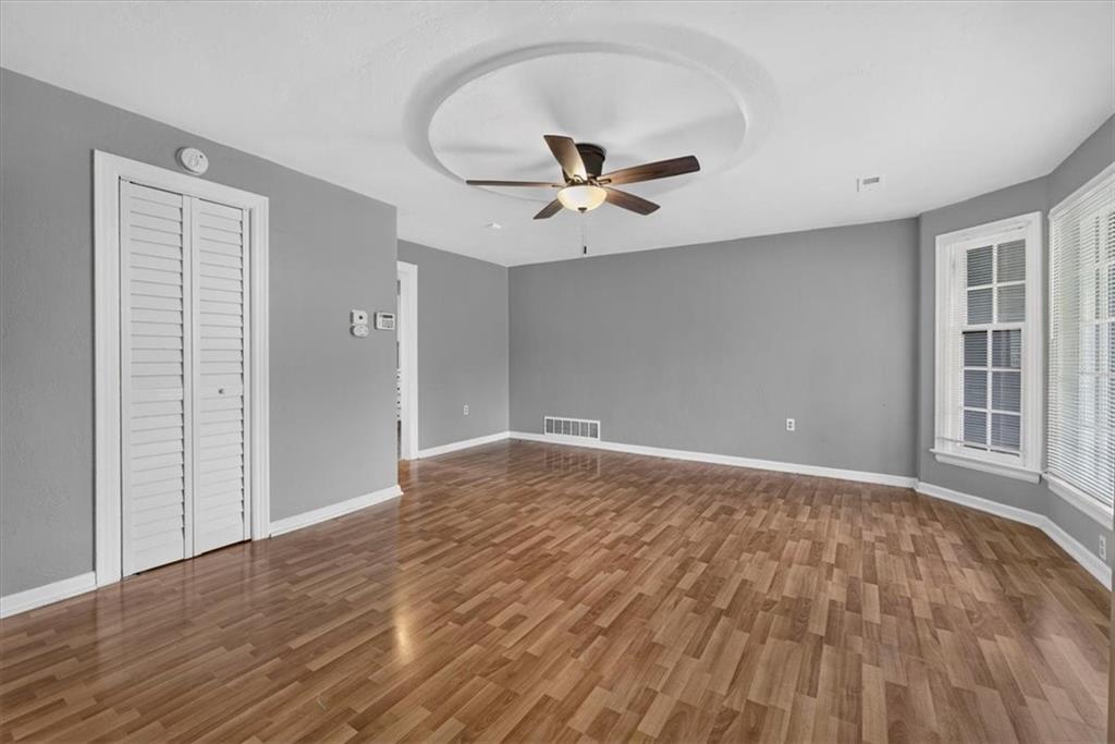 207 W North Avenue Property Photo 5