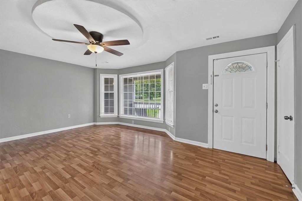 207 W North Avenue Property Photo 6