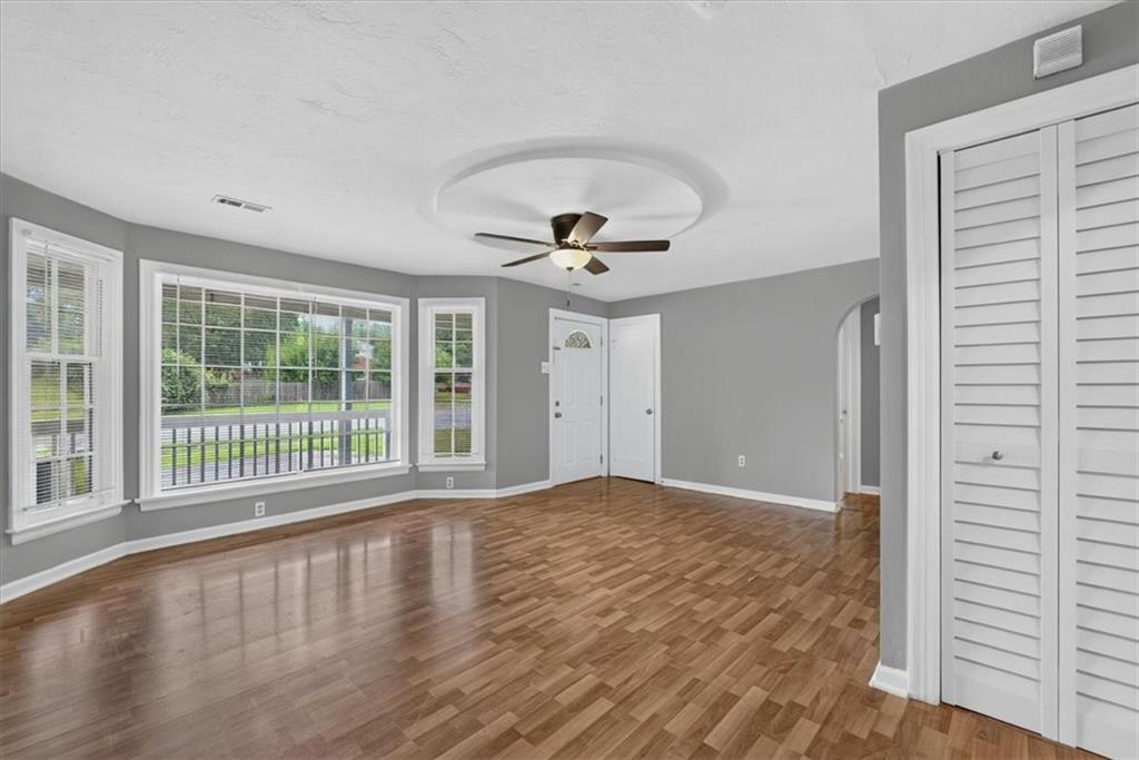 207 W North Avenue Property Photo 7