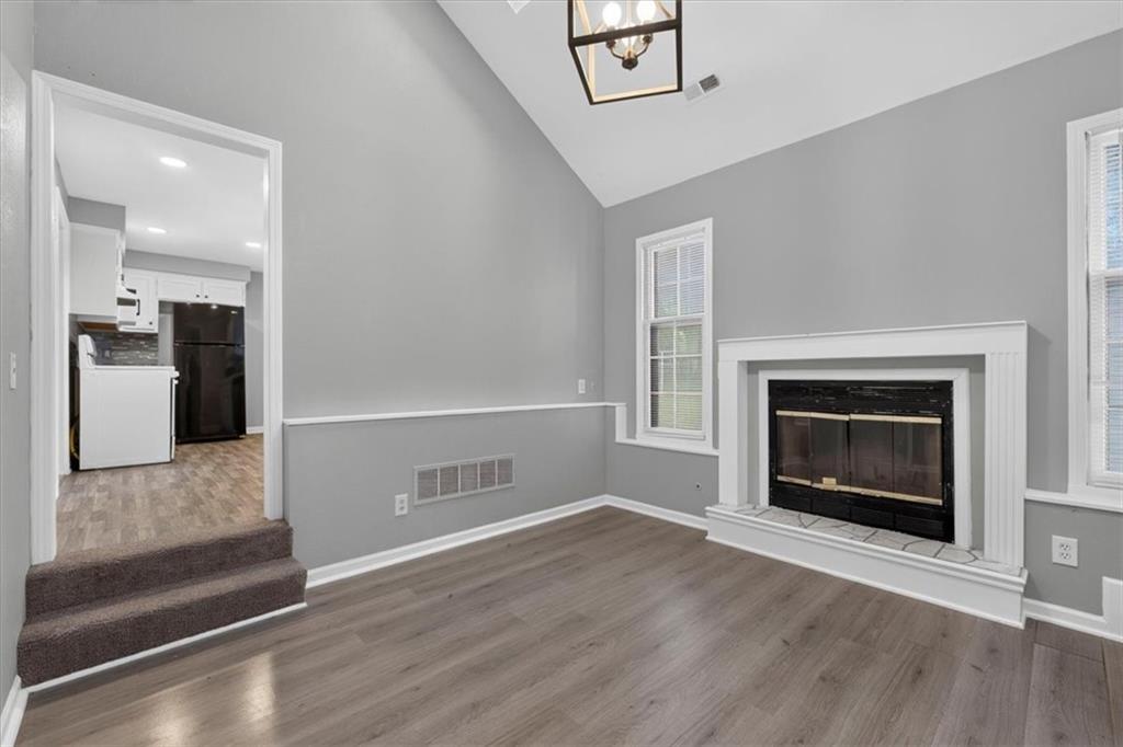 207 W North Avenue Property Photo 19