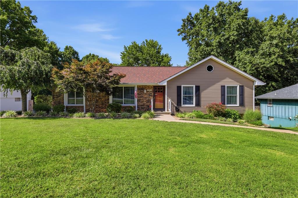 2412 SW Paris Drive Property Photo 1