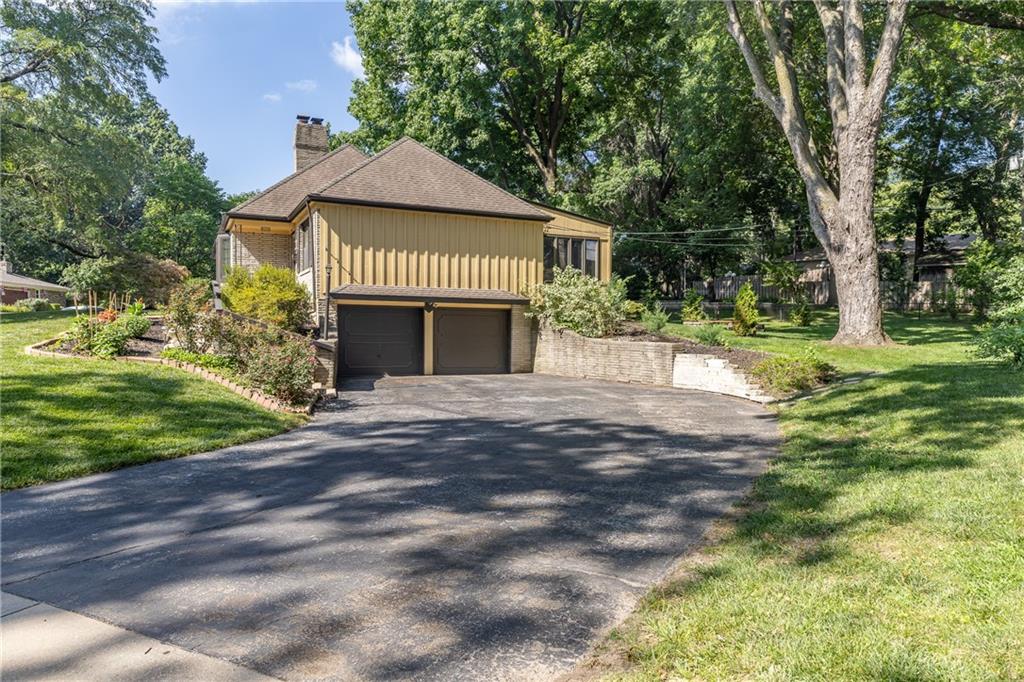 4934 Howe Drive Property Photo 6